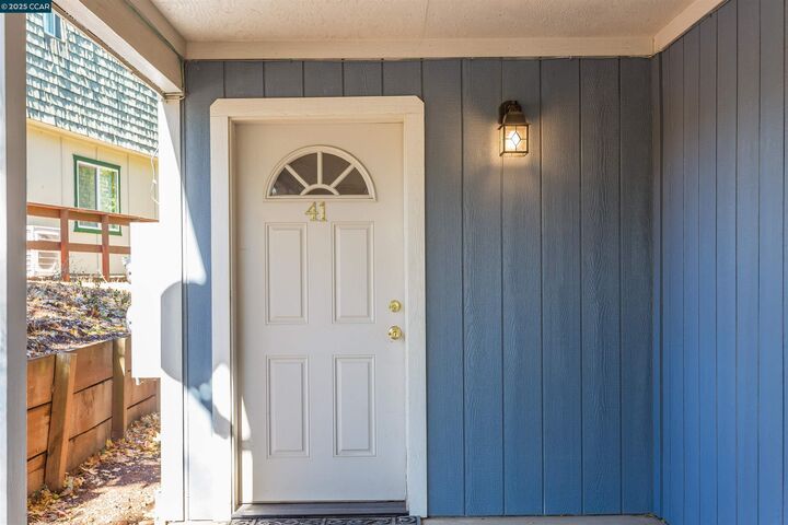 Property Photo: 19112 Dyer Ct CA 95321