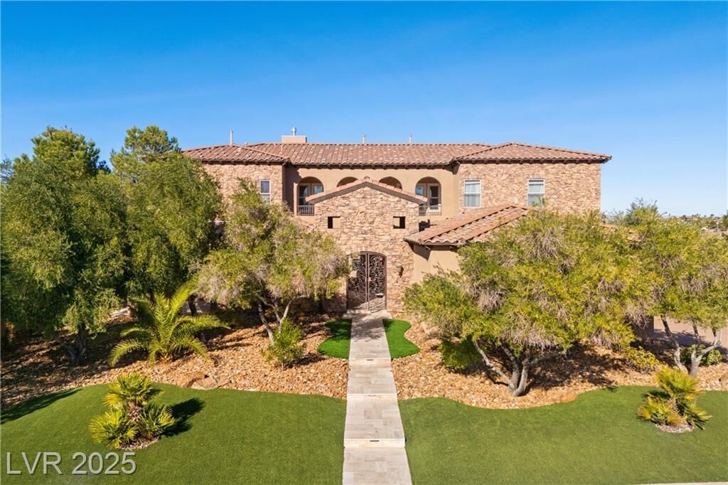 Property Photo: 904 Calville Estates Court NV 89015