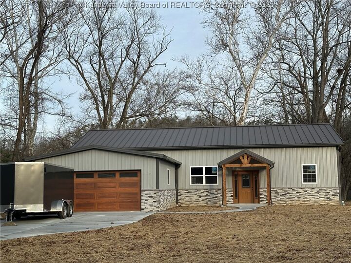 Property Photo: 208 Hemlock Street WV 25070