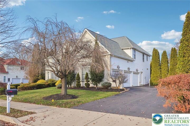 Property Photo:  25 Saddle Lane  PA 18045 