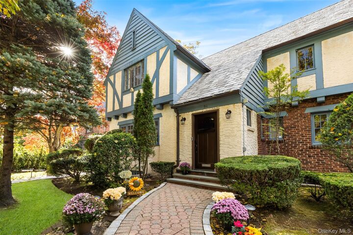 Property Photo: 94 Parkway E NY 10552