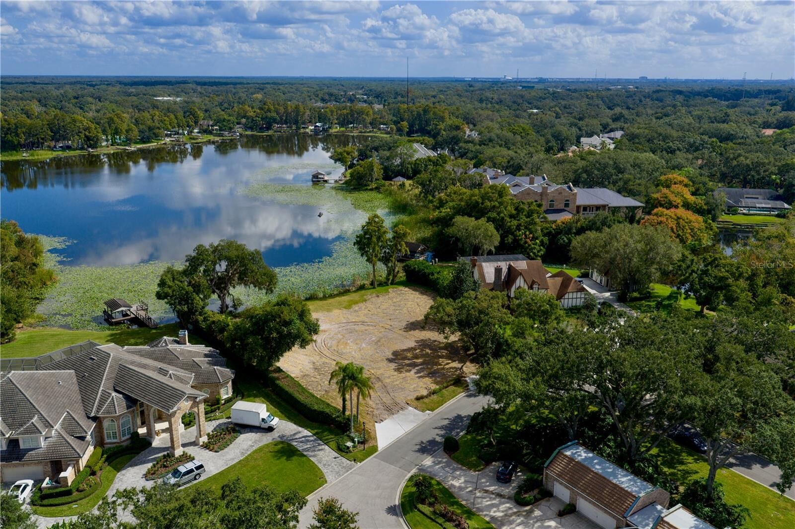 Property Photo:  806 Taray De Avila  FL 33613 