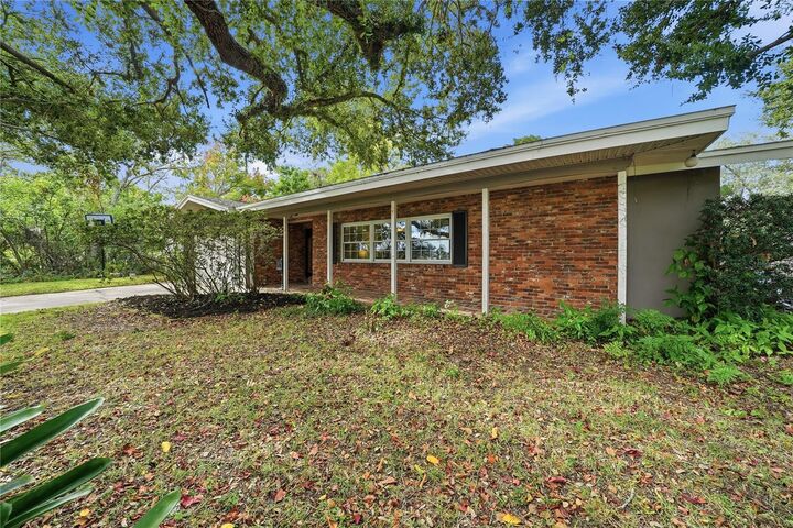 Property Photo: 1868 Juarez Way S FL 33703