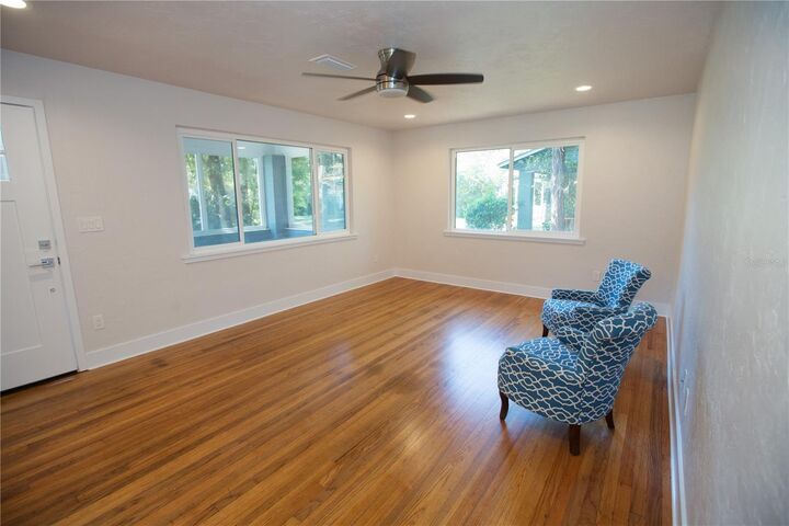 Property Photo:  1604 NW 6th Avenue  FL 32603 