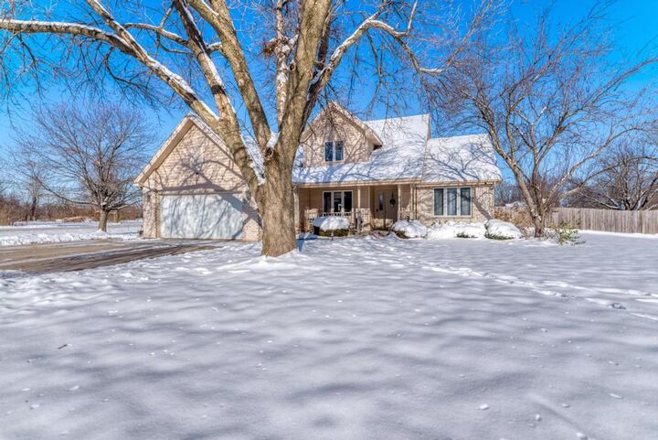 Property Photo: 770 Meadowood Lane IL 60481