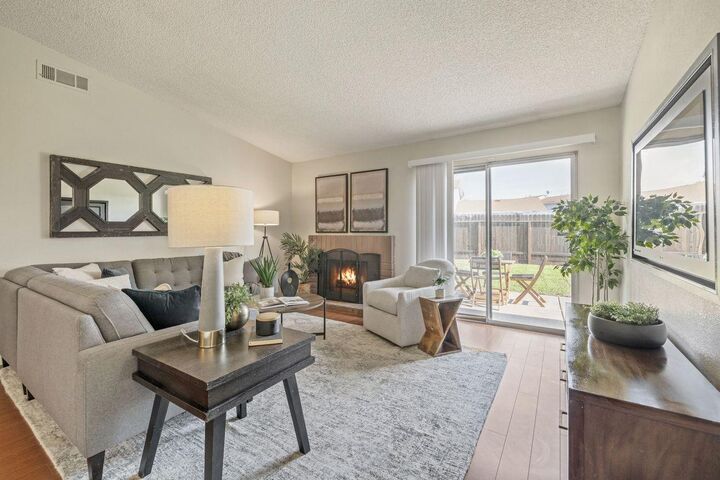 Property Photo: 86 Audia Circle CA 95823