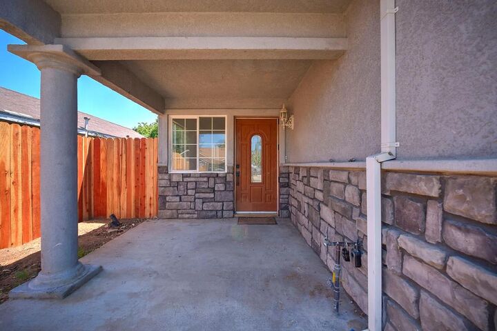 Property Photo: 2716 Yreka Avenue CA 95822