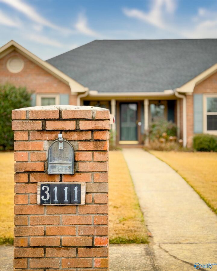 Property Photo: 3111 Vicksburg Drive SW AL 35603