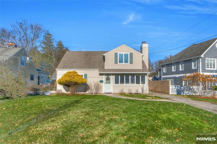 683 Eastern Court  Ridgewood NJ 07450 photo