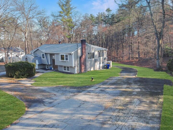 Property Photo:  8 Cheney Drive  NH 03051 