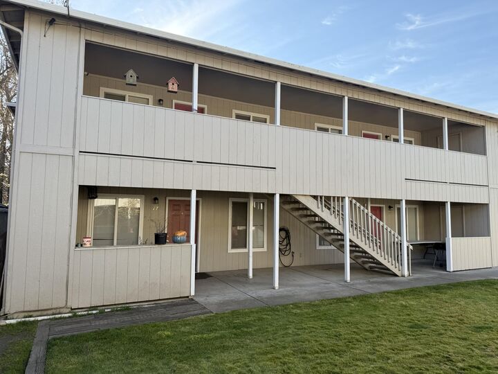 Property Photo:  517 Western Avenue 17-20  OR 97501 