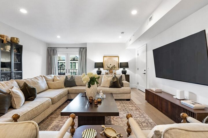 Property Photo:  258-260 W 3rd St 1  MA 02127 