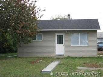 Property Photo:  507 2nd Street NE  AB T0H 2M0 