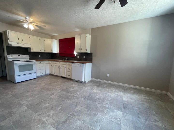 Property Photo:  195 Eymundson Road  AB T9H 4N1 