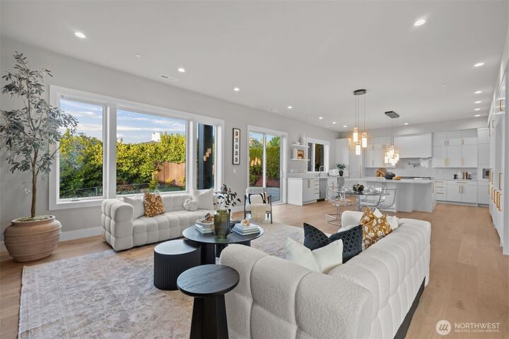 Property Photo:  904 N 33rd Place  WA 98056 