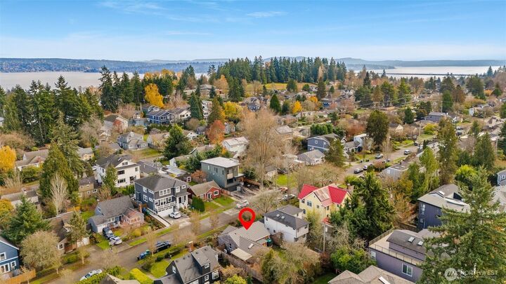 Property Photo:  5143  46th Avenue NE  WA 98105 