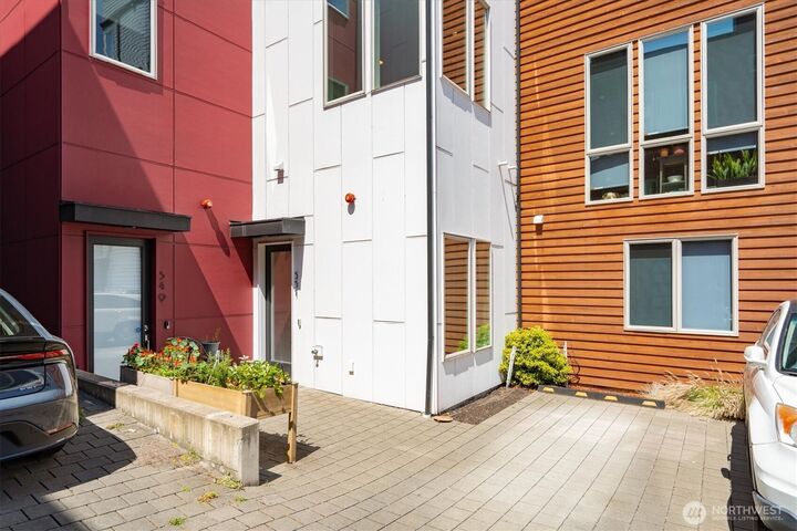 Property Photo:  551  28th Avenue  WA 98122 