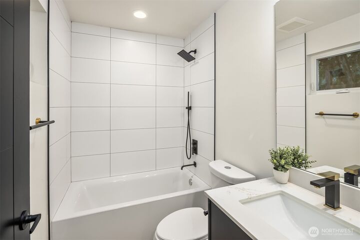 Property Photo:  8513  19th Avenue NW B  WA 98117 