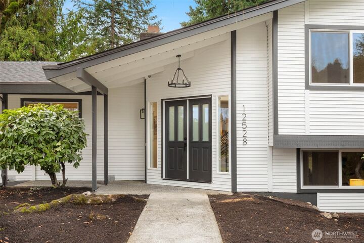 Property Photo: 12528 SE 70th Street WA 98056