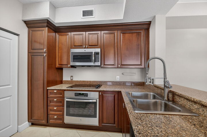 Property Photo:  1660 Renaissance Commons Boulevard 2627  FL 33426 