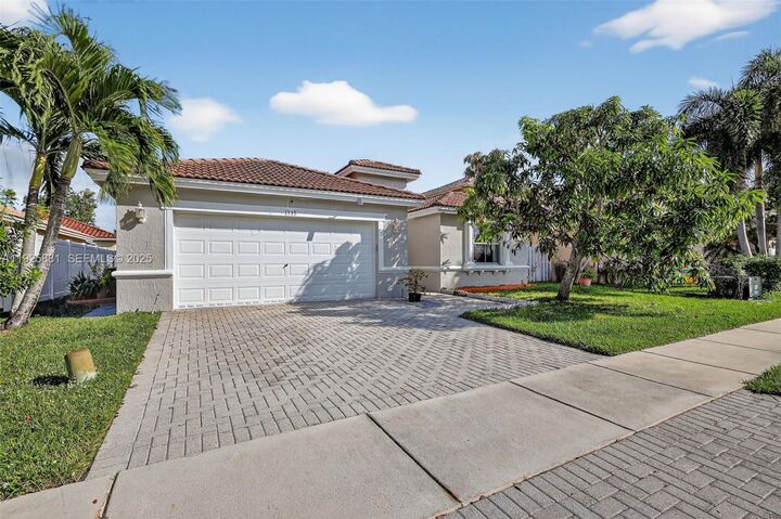 Property Photo: 1535 SW 187th Ave FL 33029
