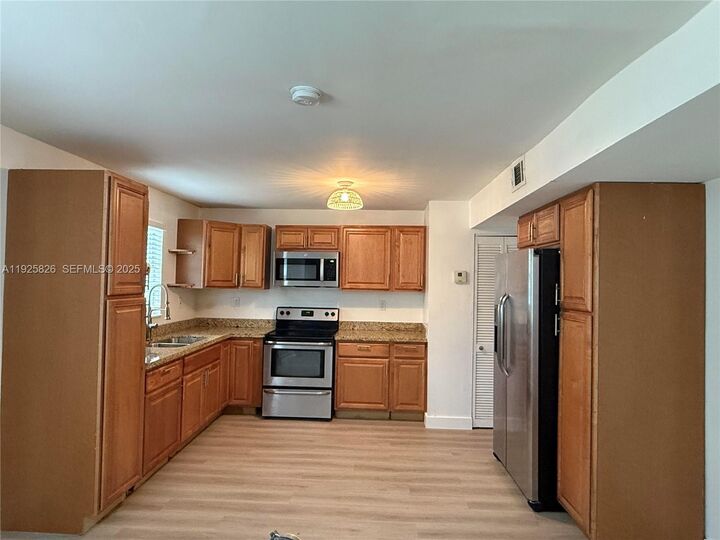 Property Photo: 9855 SW 62nd St FL 33173