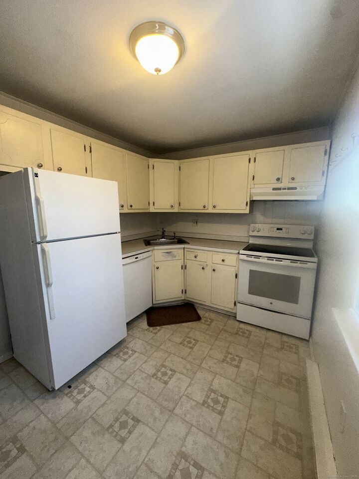 18 Canterbury Arms 18  New Milford CT 06776 photo