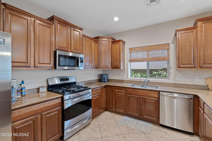 Property Photo: 1283 W Vinovo Pass AZ 85755