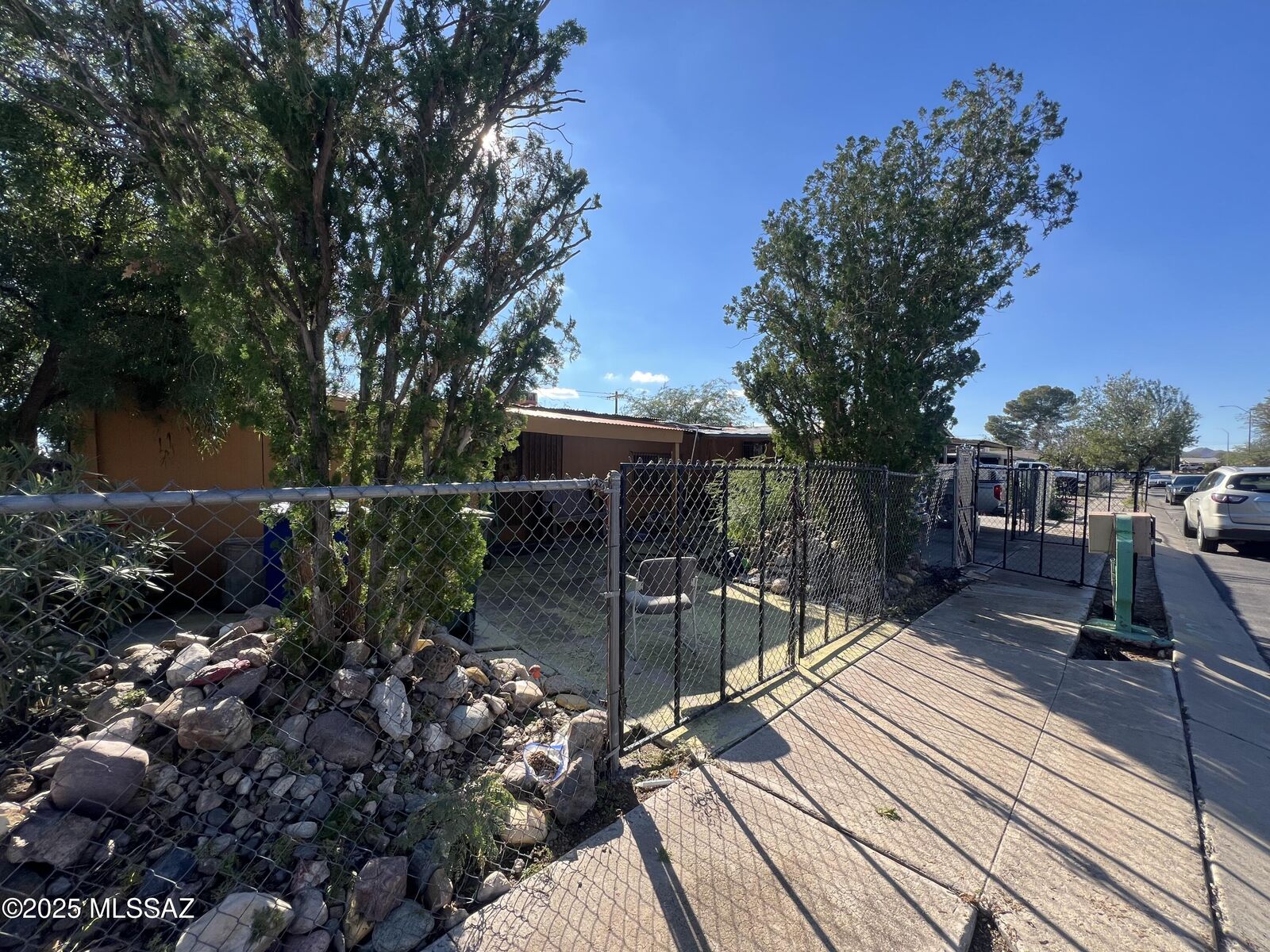 Property Photo:  825 W Oahu Lane  AZ 85756 