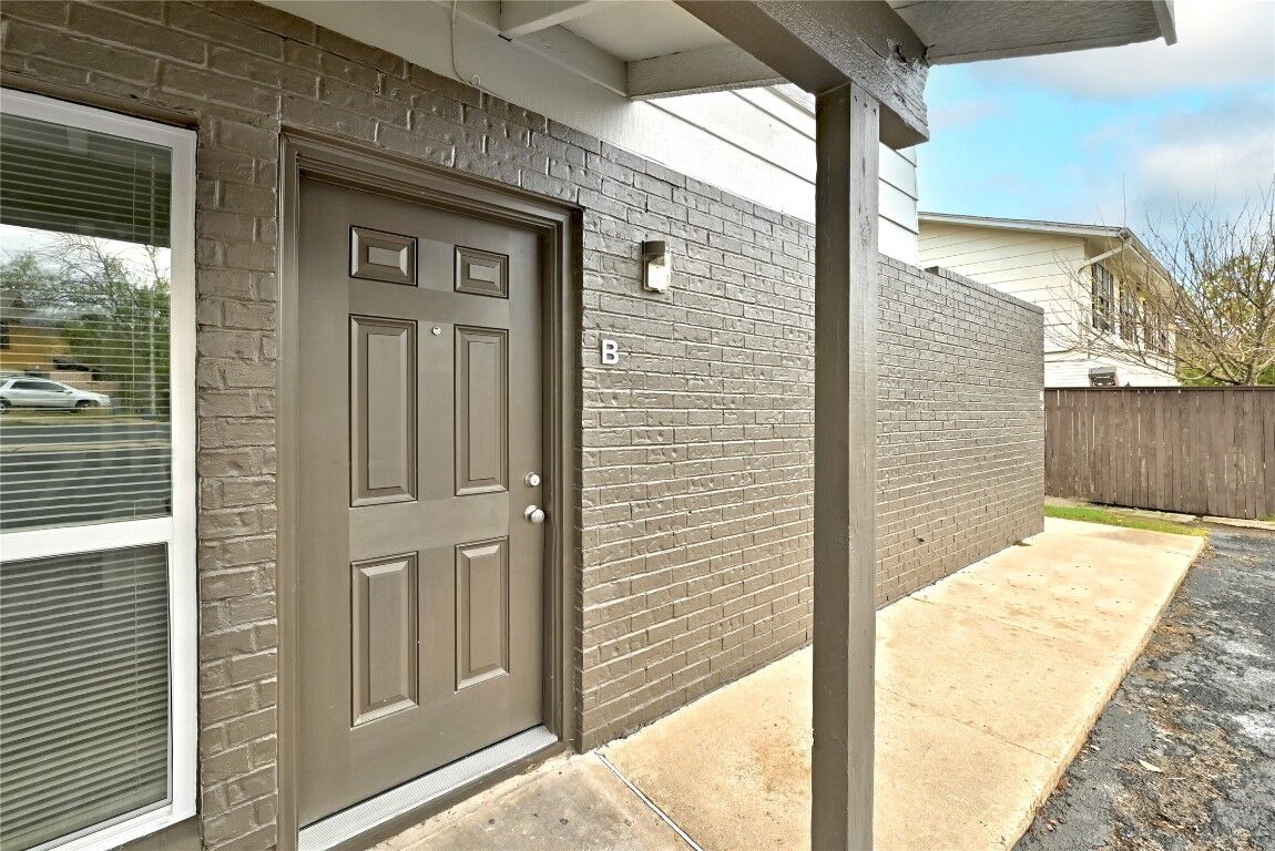 Property Photo: 2618 Ektom Drive B TX 78745