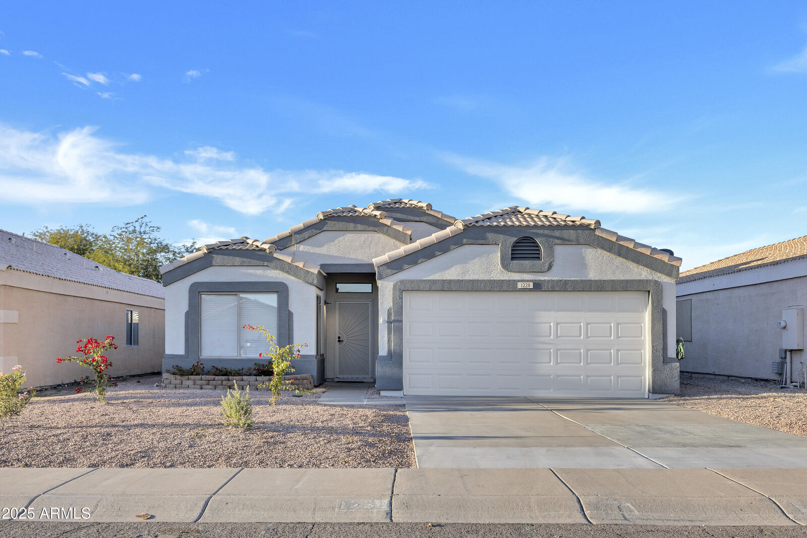 Property Photo:  1228 W Diamond Avenue  AZ 85120 
