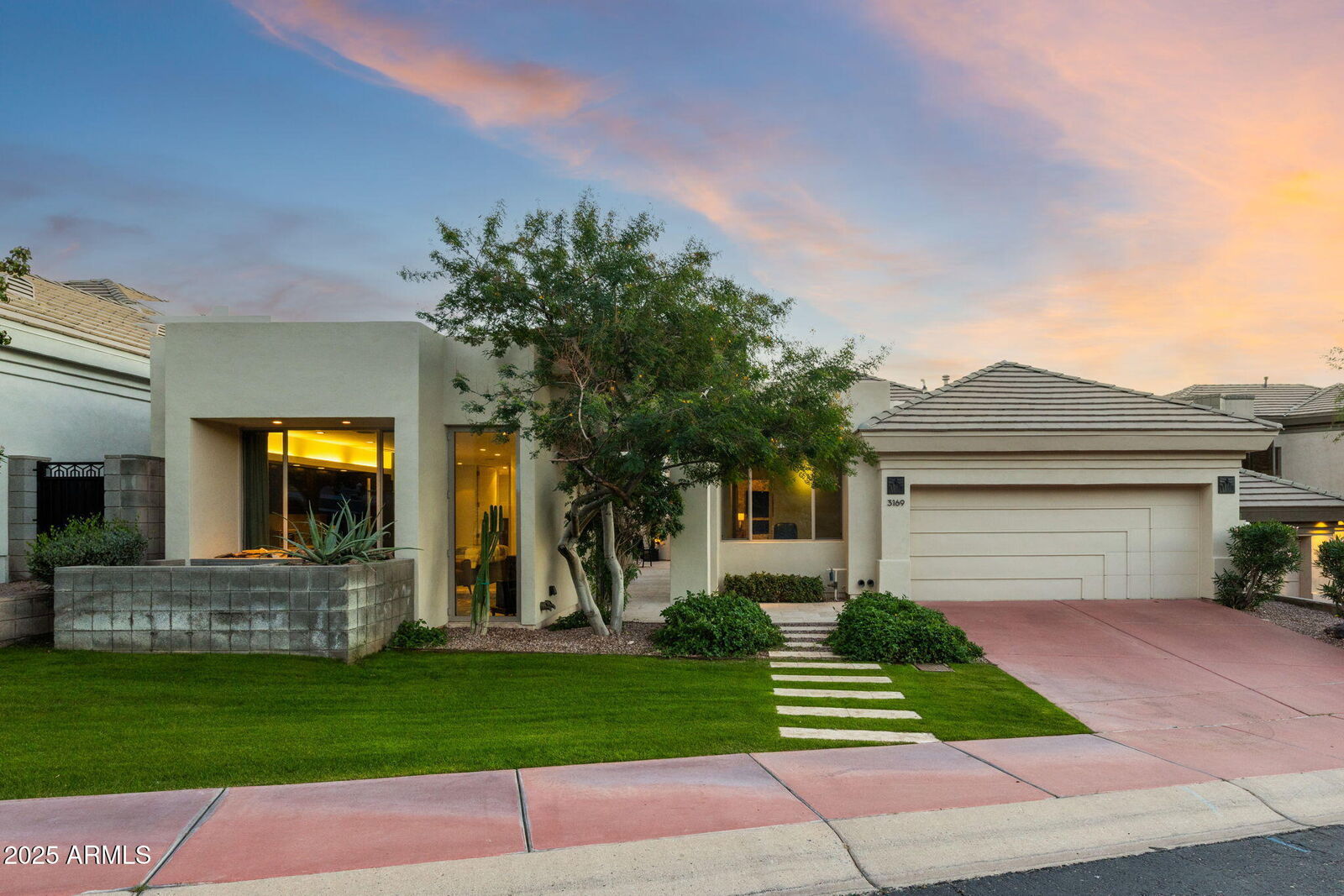 Property Photo: 3169 E Sierra Vista Drive AZ 85016