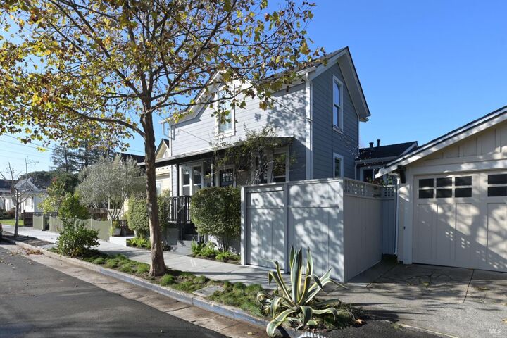 Property Photo:  610 E Street  CA 94952 