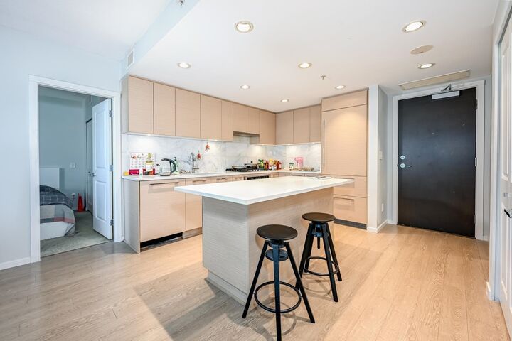 Property Photo: 6700 Dunblane Avenue 1605 BC V5H 3K6
