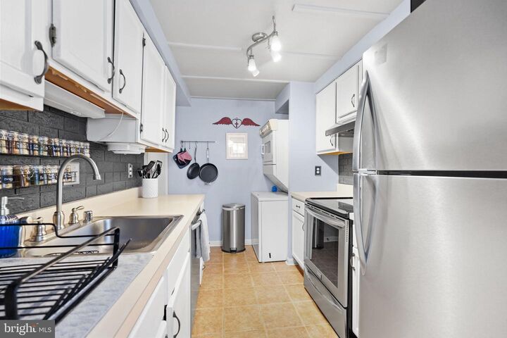 Property Photo:  528 Glen Court  MD 21061 