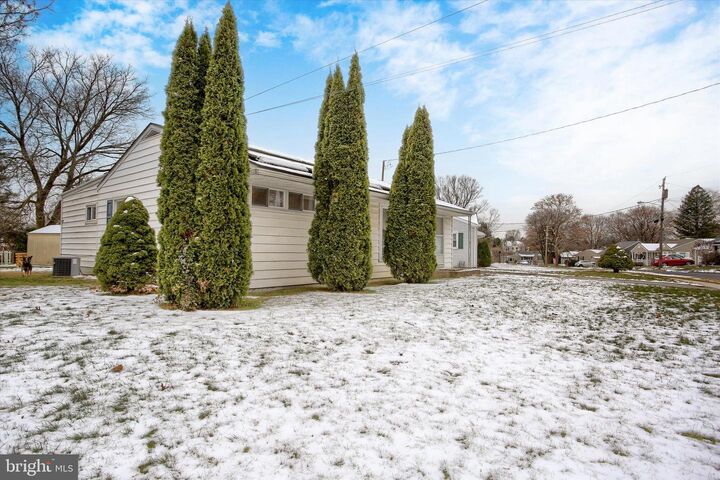 Property Photo:  17 Courtland Road  PA 17011 