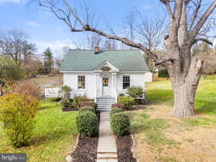 Property Photo:  278 Alexandria Pike  VA 20186 
