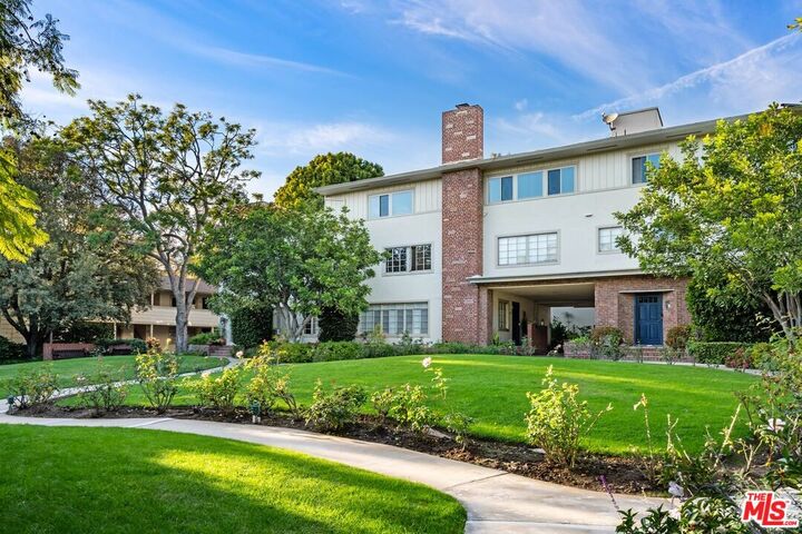 Property Photo:  11901 W Sunset Blvd  CA 90049 