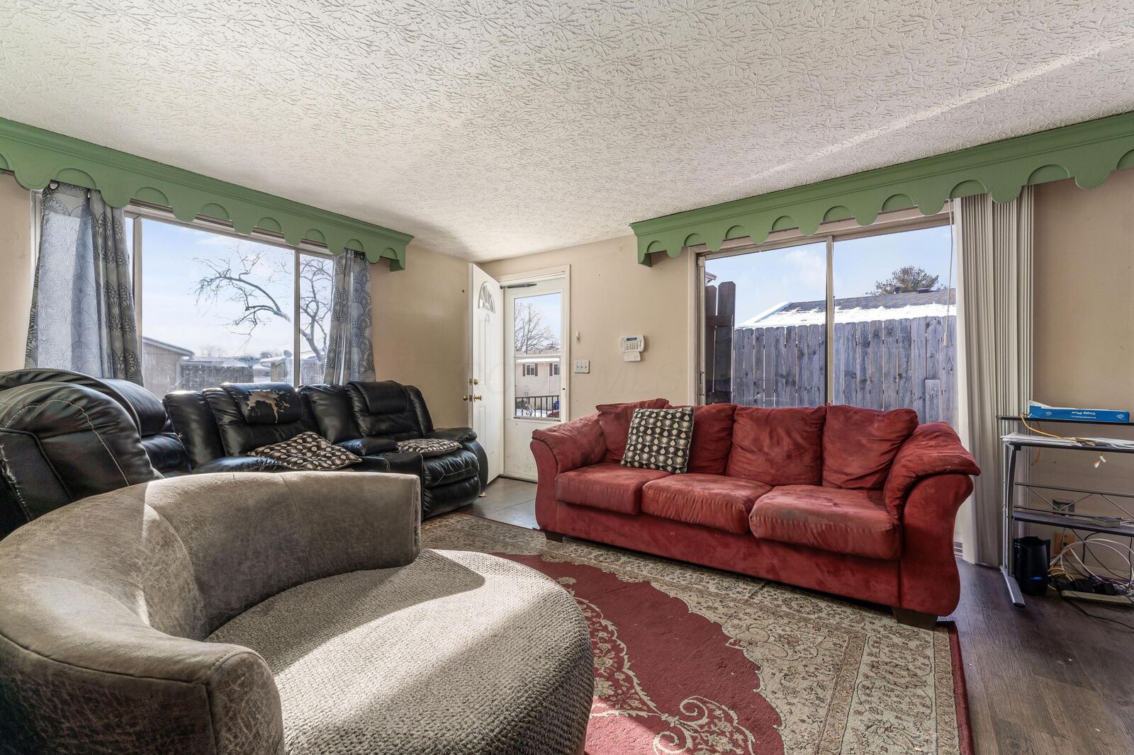 Property Photo: 3830 Charbonnett Court OH 43232