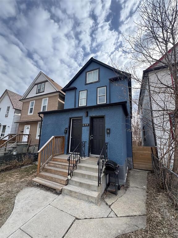 Property Photo: 649 Home Street MB R3G 1X9