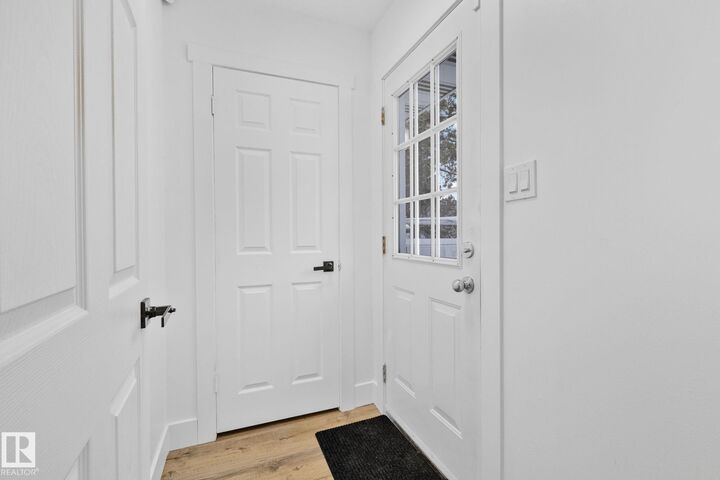 Property Photo: 16 Larose Drive AB T8N 1S6