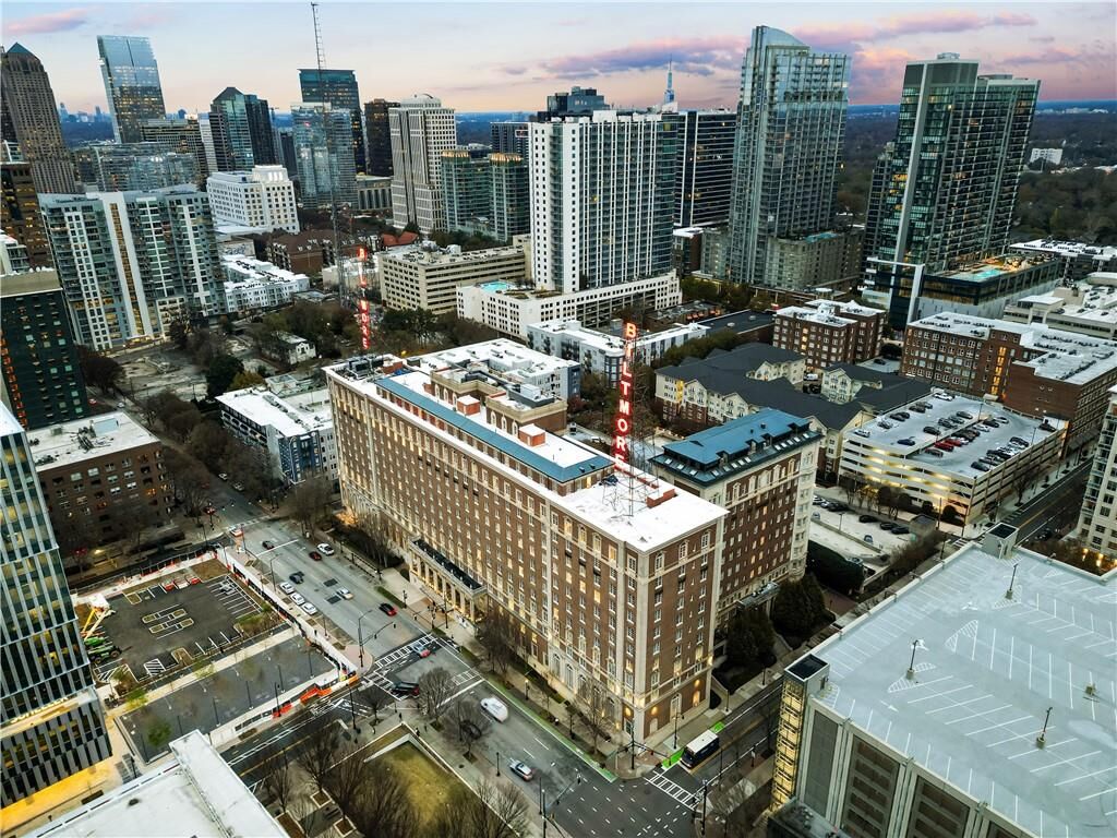 Property Photo:  30 5th Street NE 101  GA 30308 