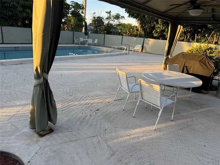 Property Photo: 505 Spencer Dr 307 FL 33409