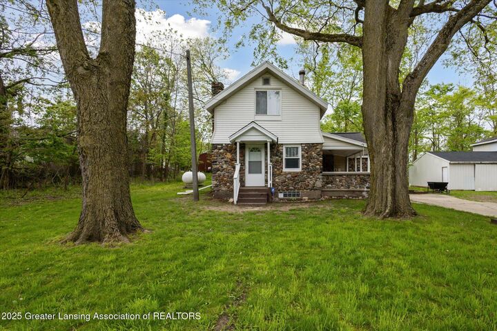 Property Photo:  1900 Kaplan Street  MI 48917 