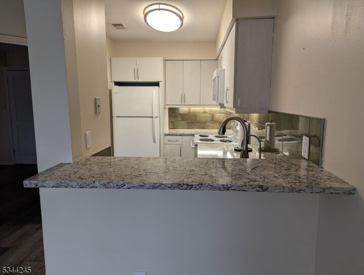 Property Photo: 13 Hyde Court NJ 07921