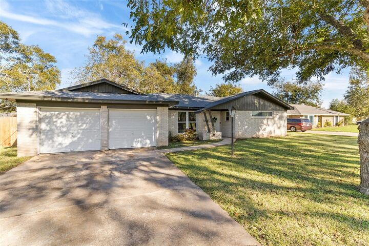 Property Photo: 106 Southern Oaks Drive TX 77566