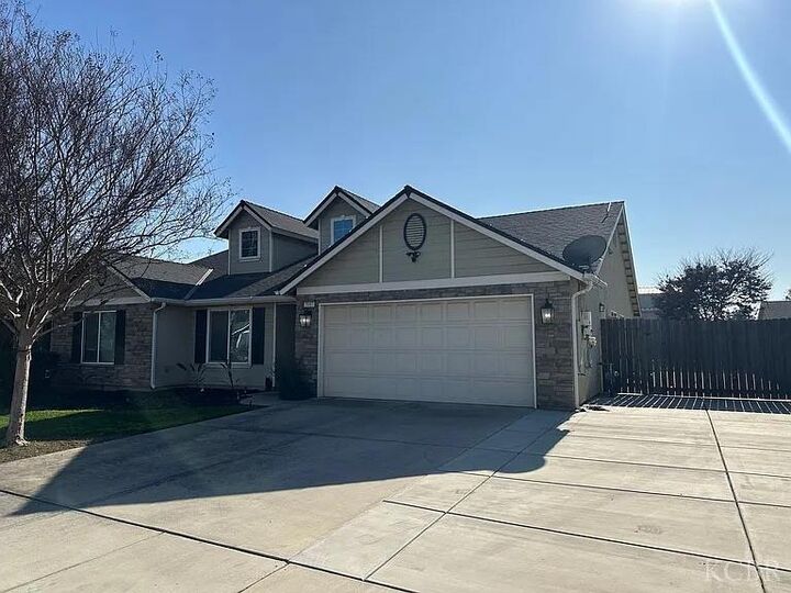 Property Photo:  3107 W Oriole Avenue  CA 93291 