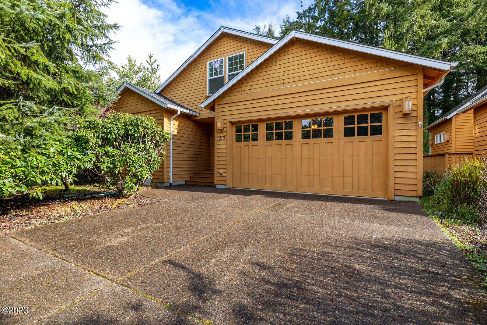 Property Photo:  215 Nesting Glade  OR 97341 