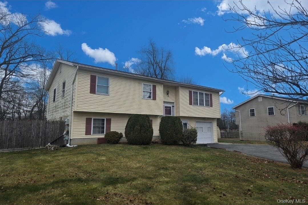 Property Photo:  6 Fayva Court  NY 10956 