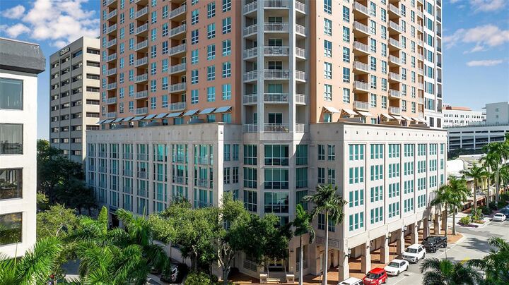 Property Photo: 1350 Main Street 707 FL 34236